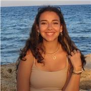 Soy una estudiante de diseño con pasión por dar clases de inglés a estudiantes de primaria, y poder ayudarles en sus tareas.